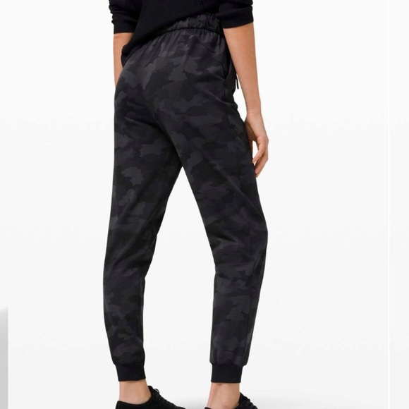 Lululemon Stretch High-Rise Jogger - Picture 3 of 12
